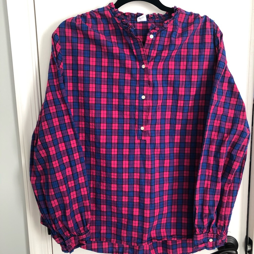 GAP button down pull over blouse!